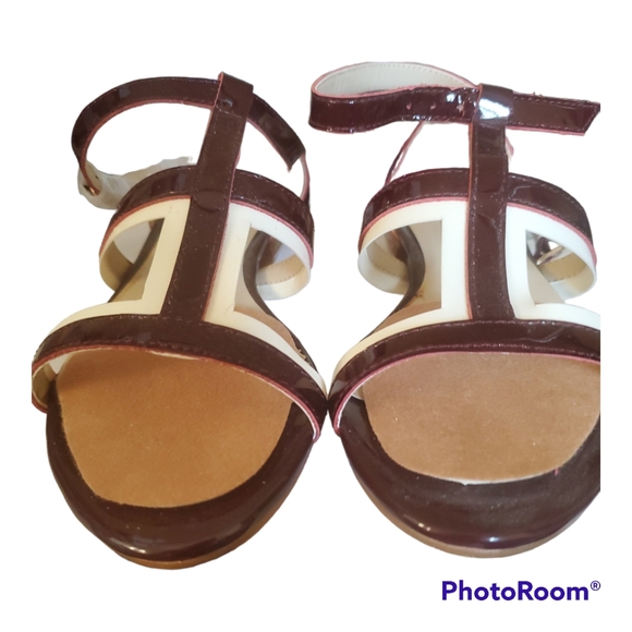 CINDERELLA OF BOSTON Women’s Burgundy White Flat Sandals Shoes - Size 3.5 M - Picture 3 of 4